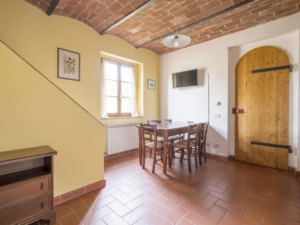 Quaint Farmhouse in Montespertoli With Swimming Pool