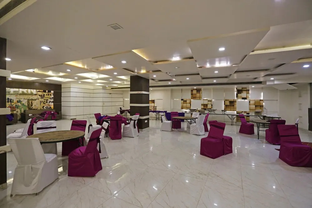 OYO 8902 Hotel Ronald Inn