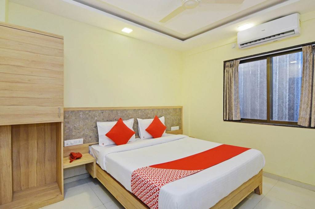 OYO 23365 Hotel Bright Plaza