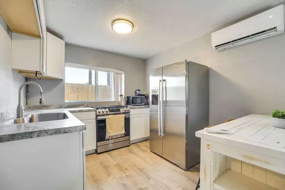 Near Old Town & Unm: Home in East Downtown