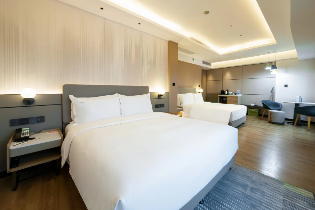 Holiday Inn Shanghai Nanjing Road by IHG