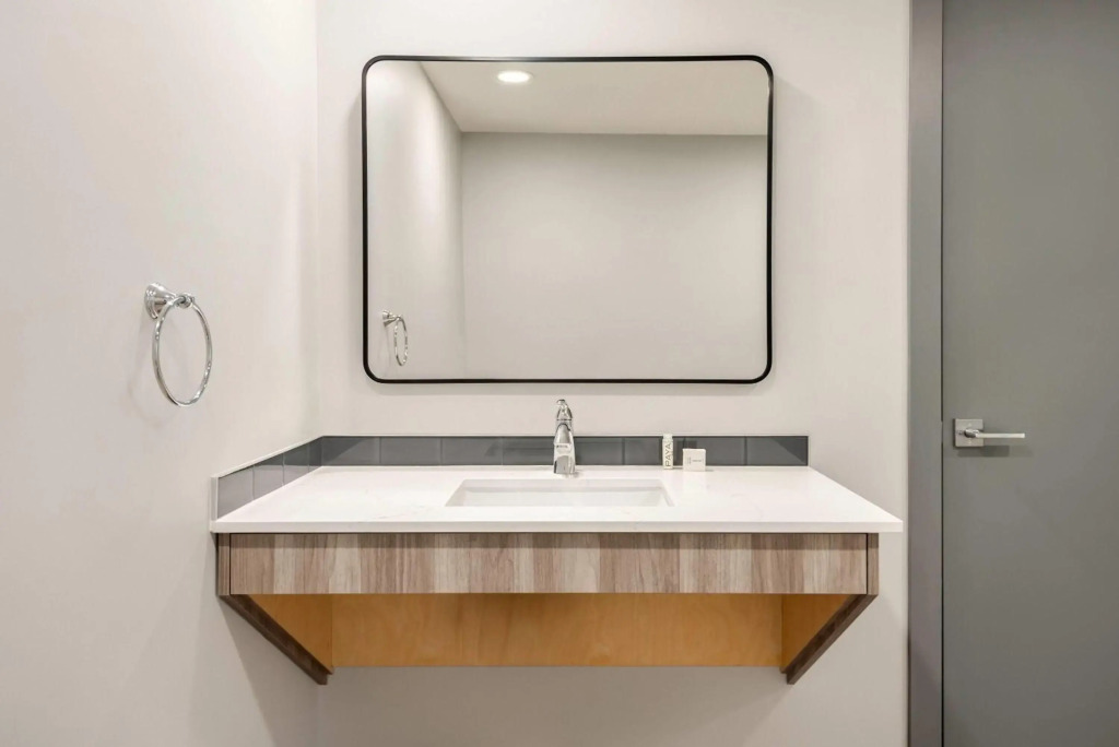 Ramada by Wyndham West Edmonton Hotel & Suites