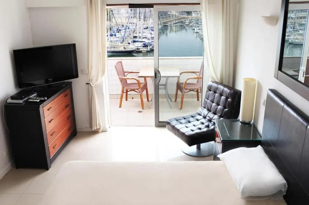 Central Lagos apt With Marina Views Near Beaches