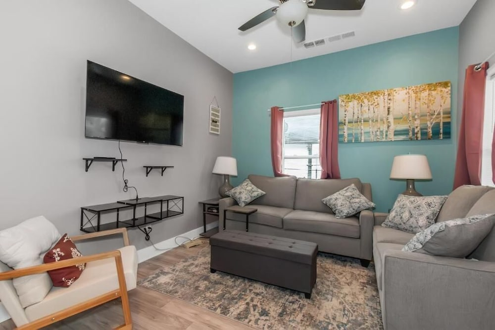 Chic 4BR Home Near AUC&DTWN