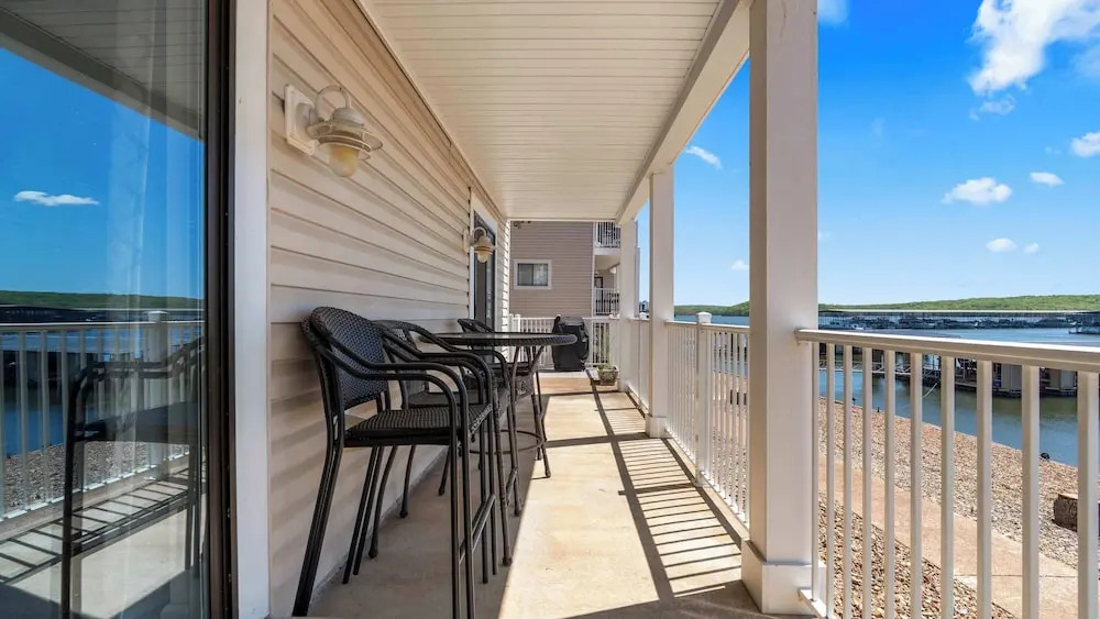 Ozark Get-away Lakefront Condo With Boat Slip