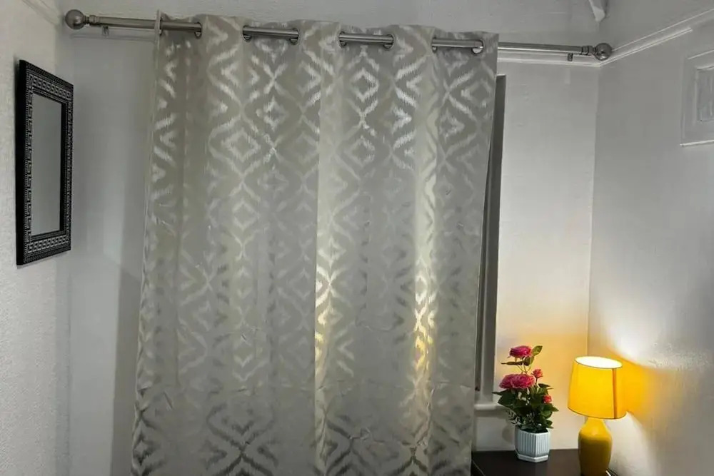 4BR Familyhome and Parking Sleeps7 Guests