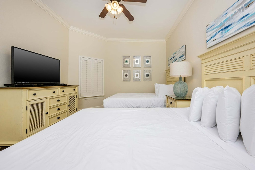 The Oasis 1607 Formerly Phoenix West Ii 1607 3 Bedroom Condo