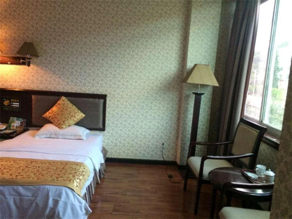 Xingyi Longtai Inn