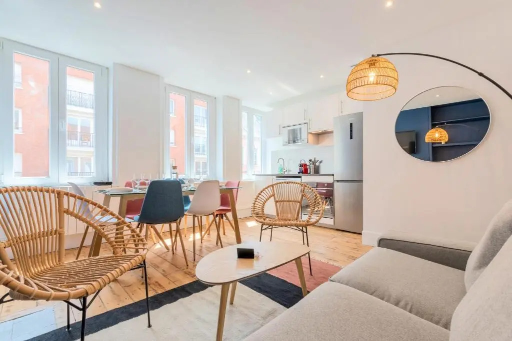 Bright 3-Bedroom 2-Bathroom Flat