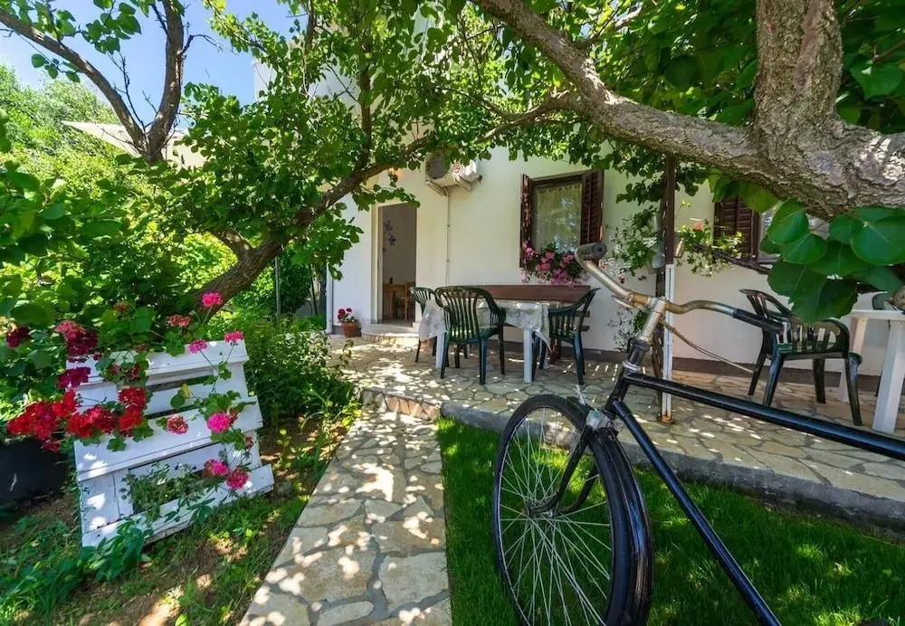 San - Comfortable and Great Location - A1