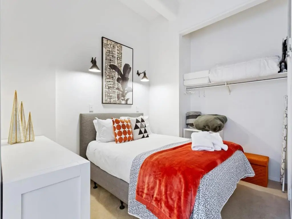 Cosy & Comfy studio on Queen St. by Zodiak Stays