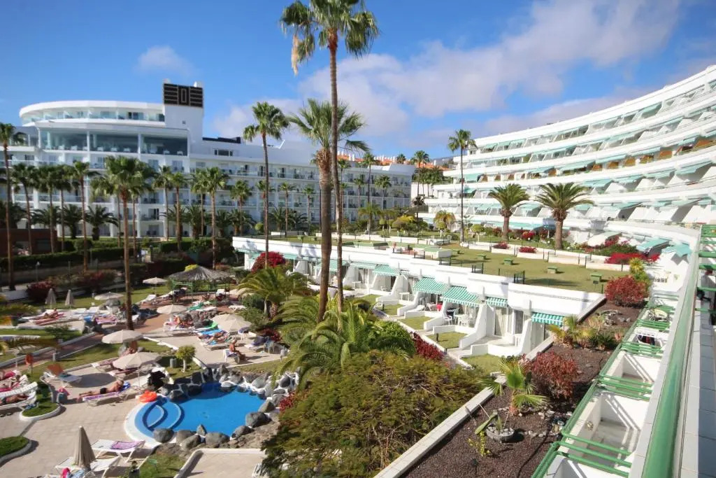 Luxury Apartments in first beach line with pool