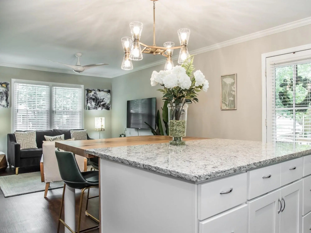 Single-family Home With Spacious Backyard