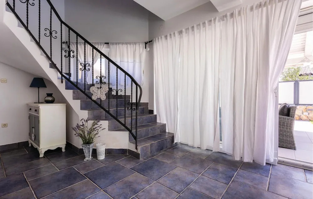 Luxurious Home In Kornic