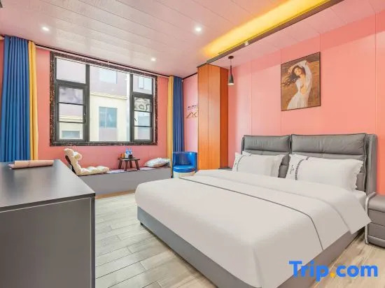 Zhiluo Theme Hotel (Songming Yanglin University Town Business School)