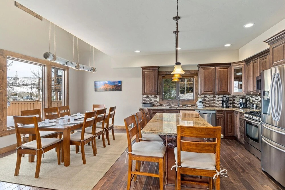 Cherry Drive 4 Bedroom Home by RedAwning