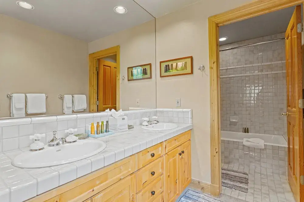 Trail's End Lodge at Deer Valley Resort - Two Bedroom Residence with Spa #404 2 Condo