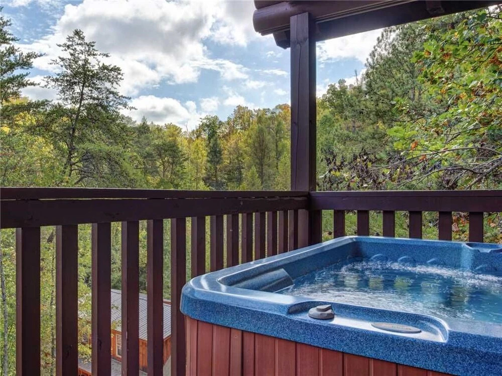 Wilderness Theater and Lodge 3 Bedroom Home with Hot Tub