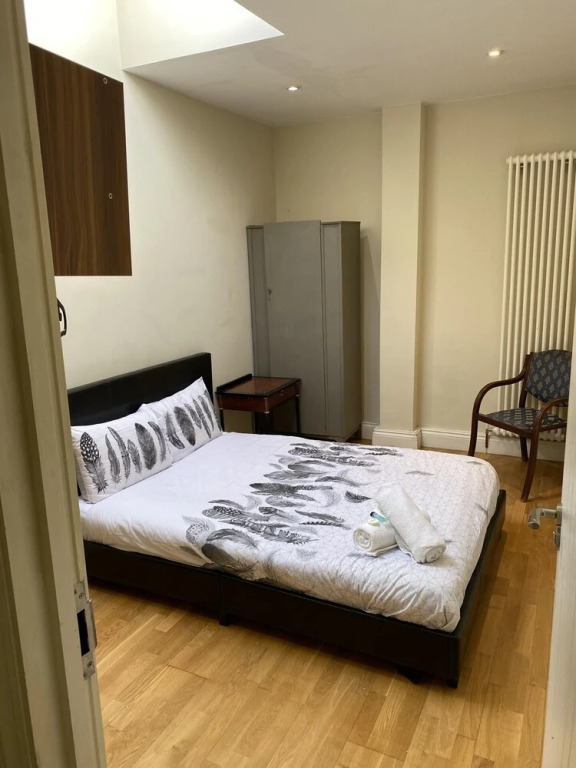 Remarkable 3-bed Apartment in London