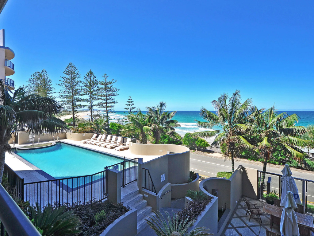 Clubb Coolum Beach Resort Sunshine Coast