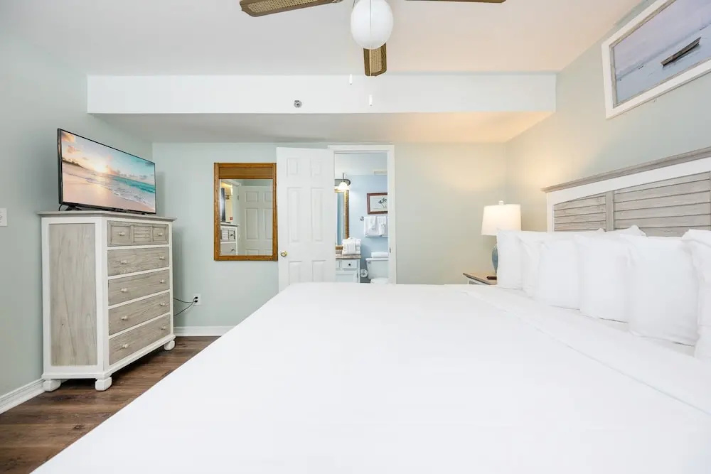 Phoenix I 1116 1 Bedroom Condo