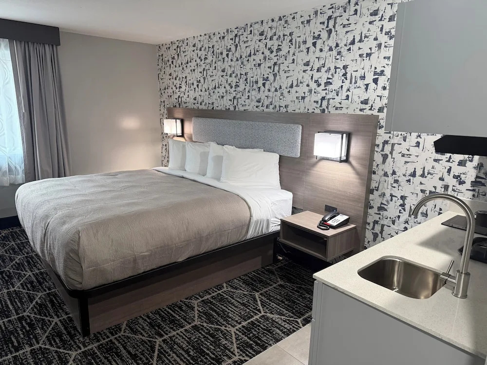 Red Lion Inn & Suites Kansas City