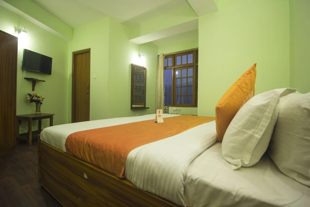 OYO 10883 Pema Thang Residency