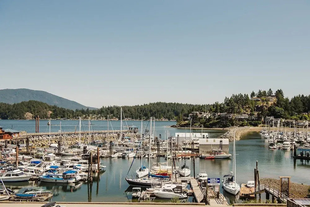 Gibsons Landing Inn