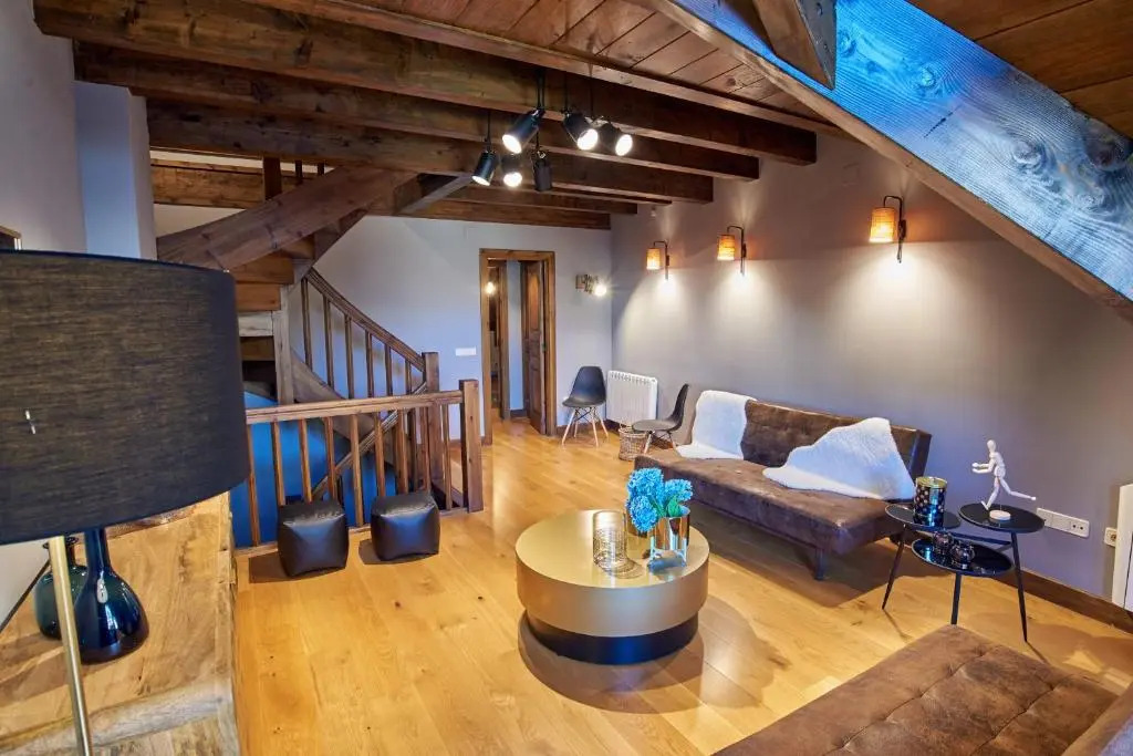 PRECIOSA CASA, NAUT ARAN, ALTO ARAN, GESSA, A 4 KM DE BAQUEIRA, 212 M2 wifi