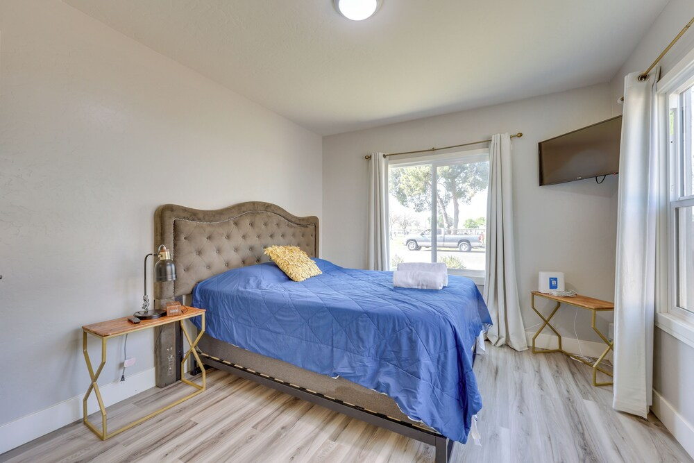 < 1 Mi to Main St Hanford! Home w/ Outdoor Space