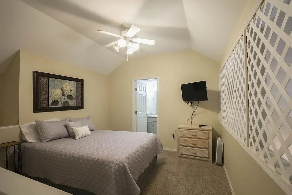 Reel'em Inn 2 Bedroom Condo by Redawning