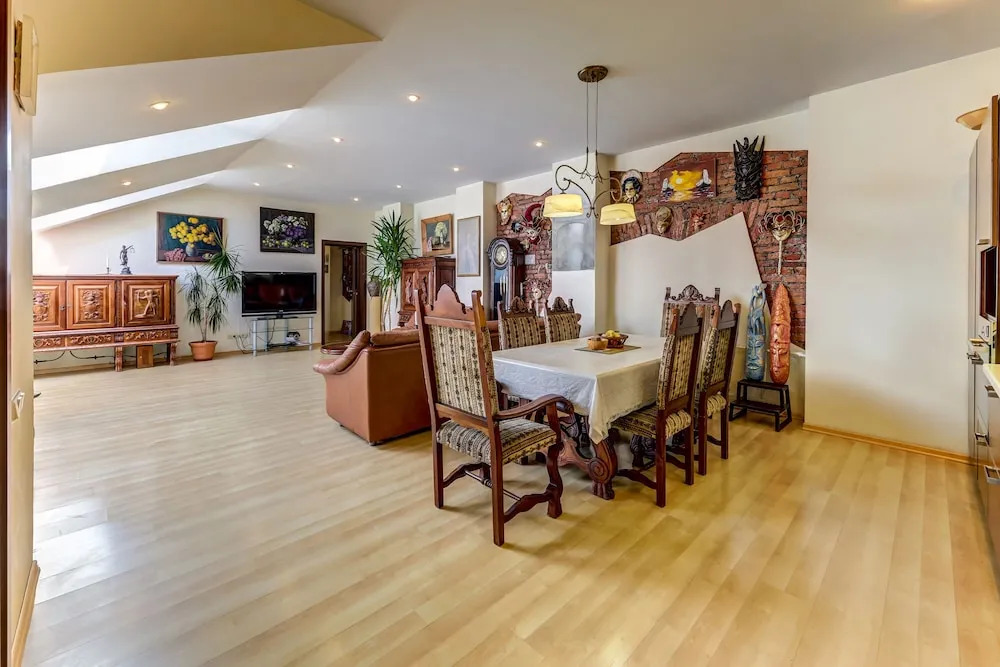 Home4day Spacious loft in the heart of Petersburg