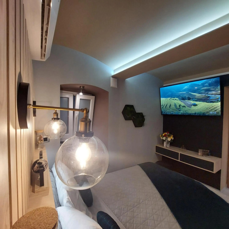 Modern&Private,Main Square-4Min Walk,Chic Apt 2