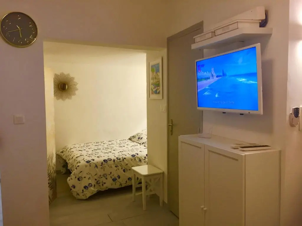 Superbe studio rue piétonne principale Sanary à côté du port