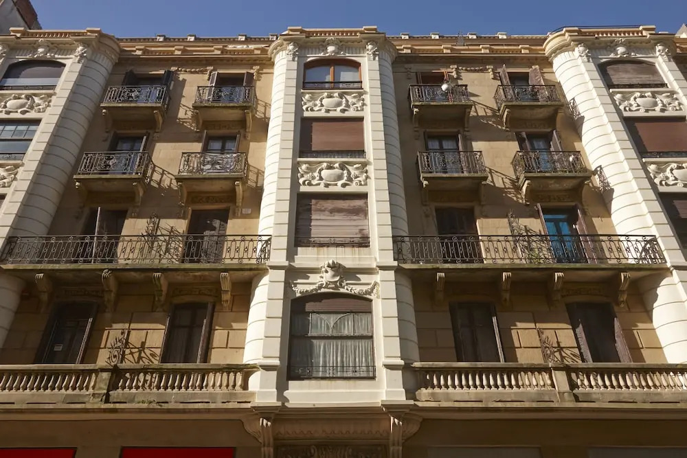 Gros Arena Apartment by FeelFree Rentals