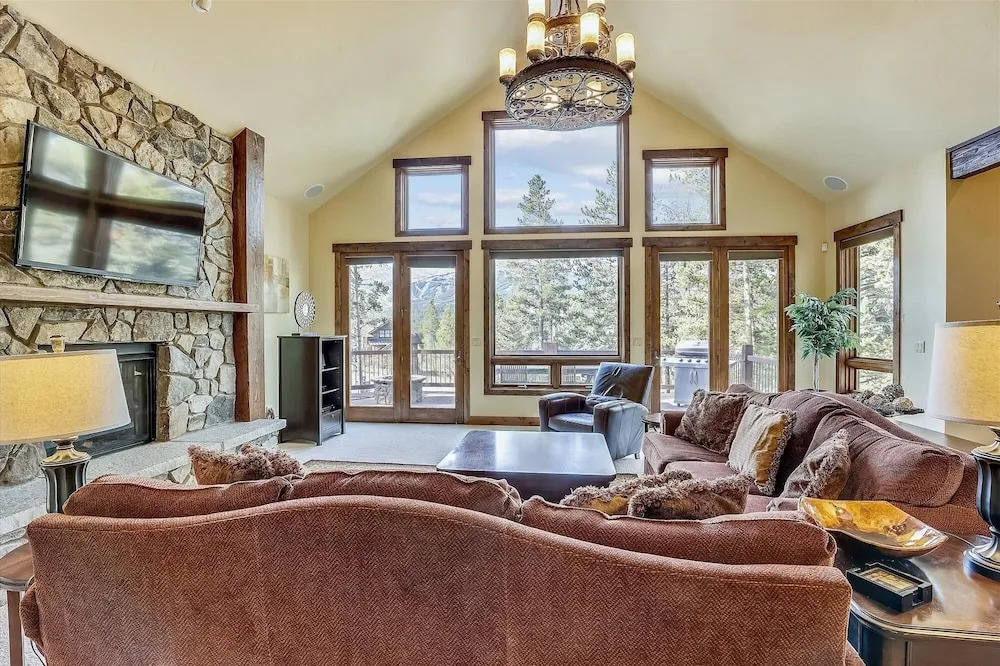 Highlands Getaway 4 Bedroom Home by RedAwning