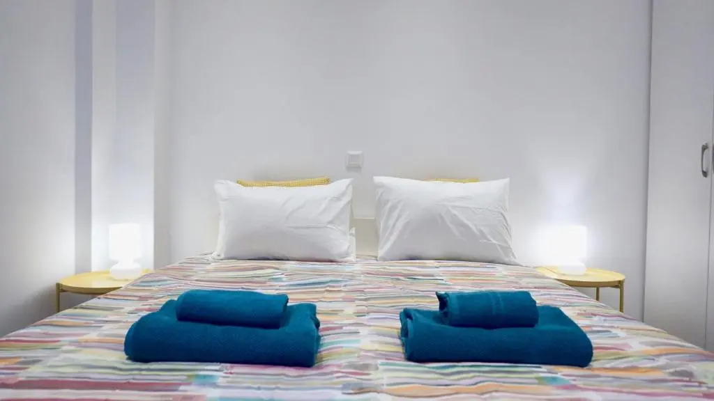 Spacious Modern Apt in Athens near Metro
