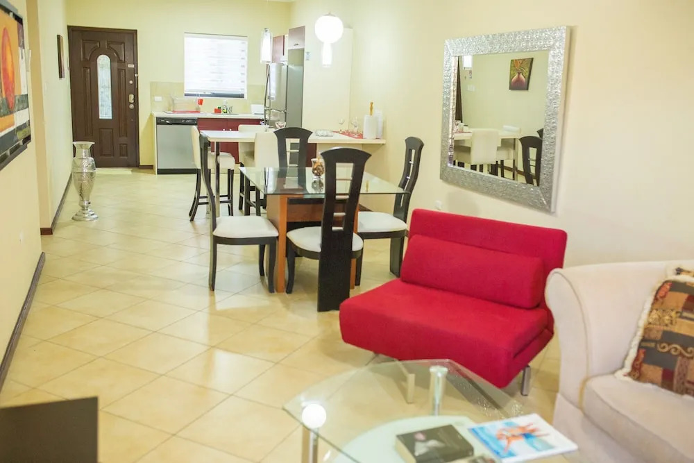 Gold Coast Luxurious and Stylish Condo