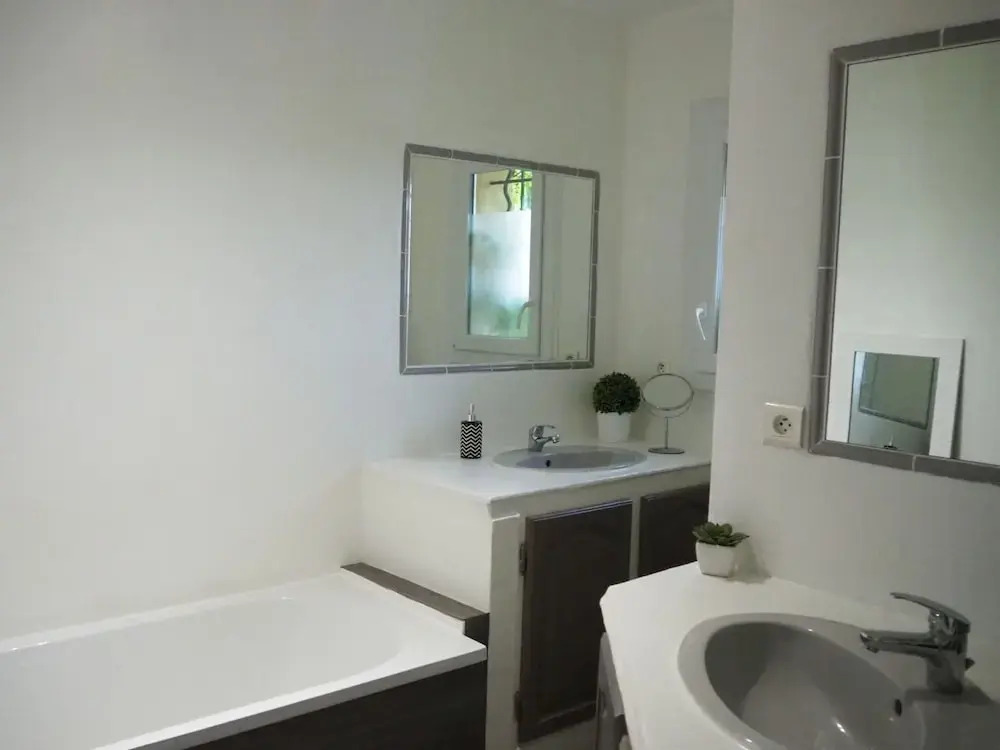 Holiday Home in Pertuis with Private Pool