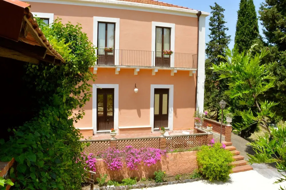 Villa Bonaccorso - antica e maestosa villa con piscina ai piedi dellEtna