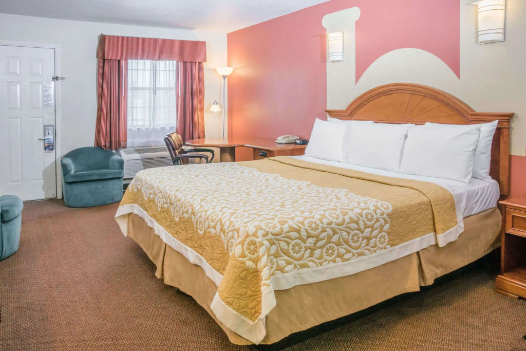 Days Inn by Wyndham Bastrop