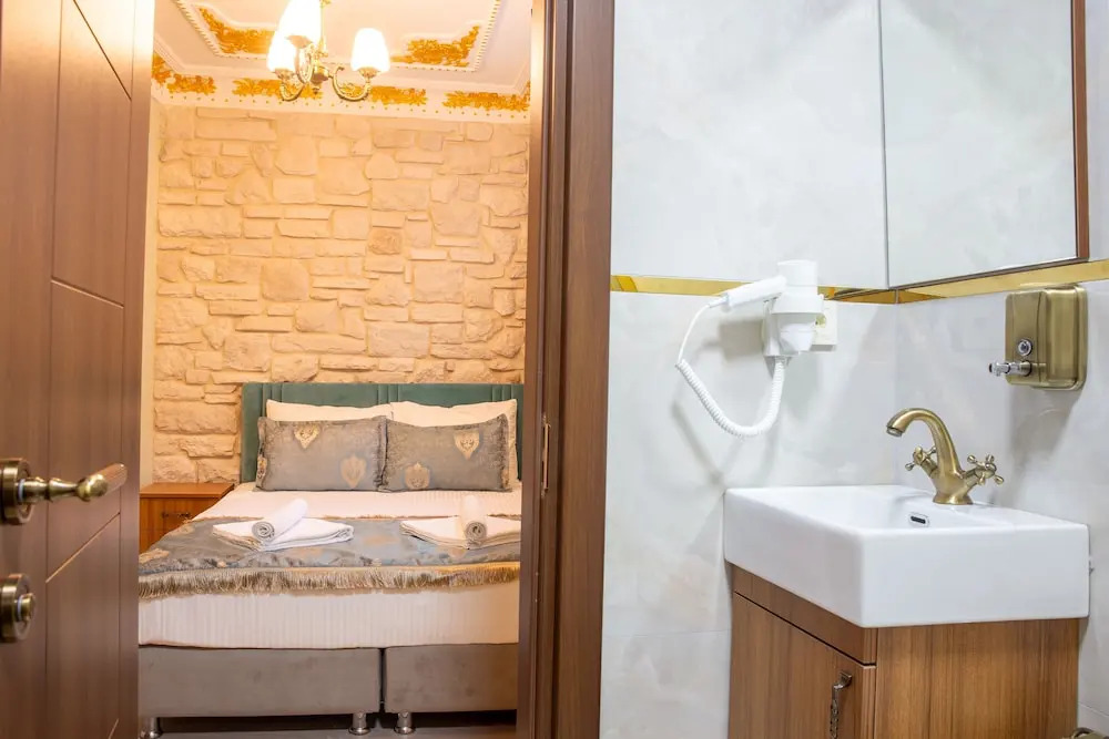 Sayina Hotel