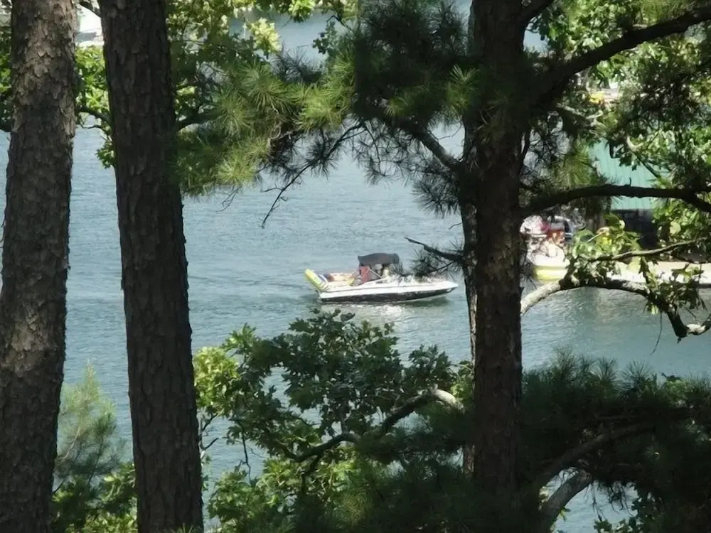 Mountain Harbor two bedroom cottage on the lake