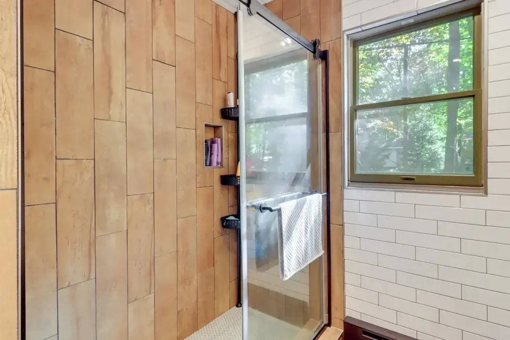 Community Beach Access: Modern Poconos Cabin!