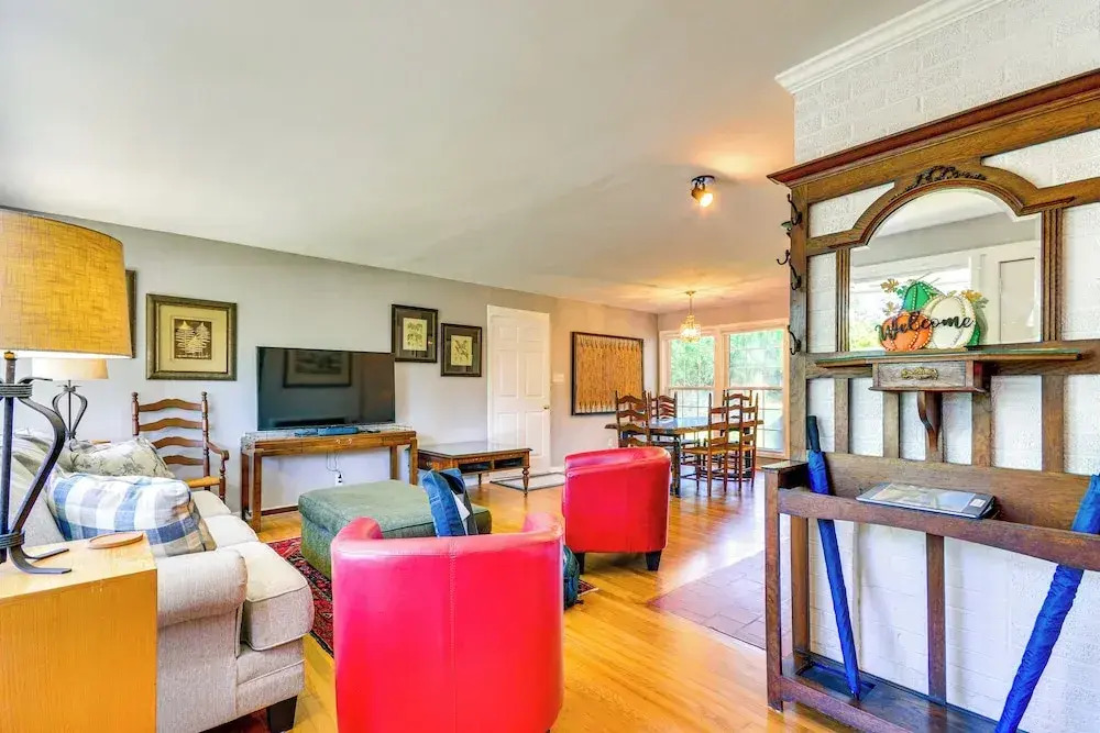 2 Mi to Dtwn Greensboro: Centrally Located Home