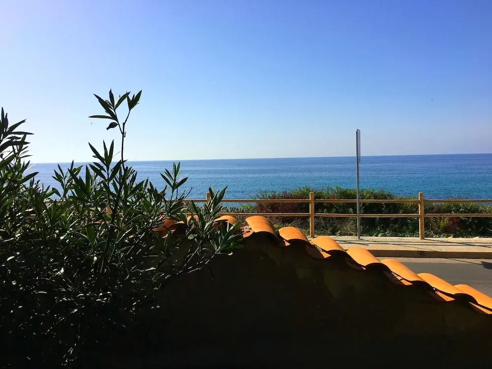 Emma's Villa facing the sea with swimming pool