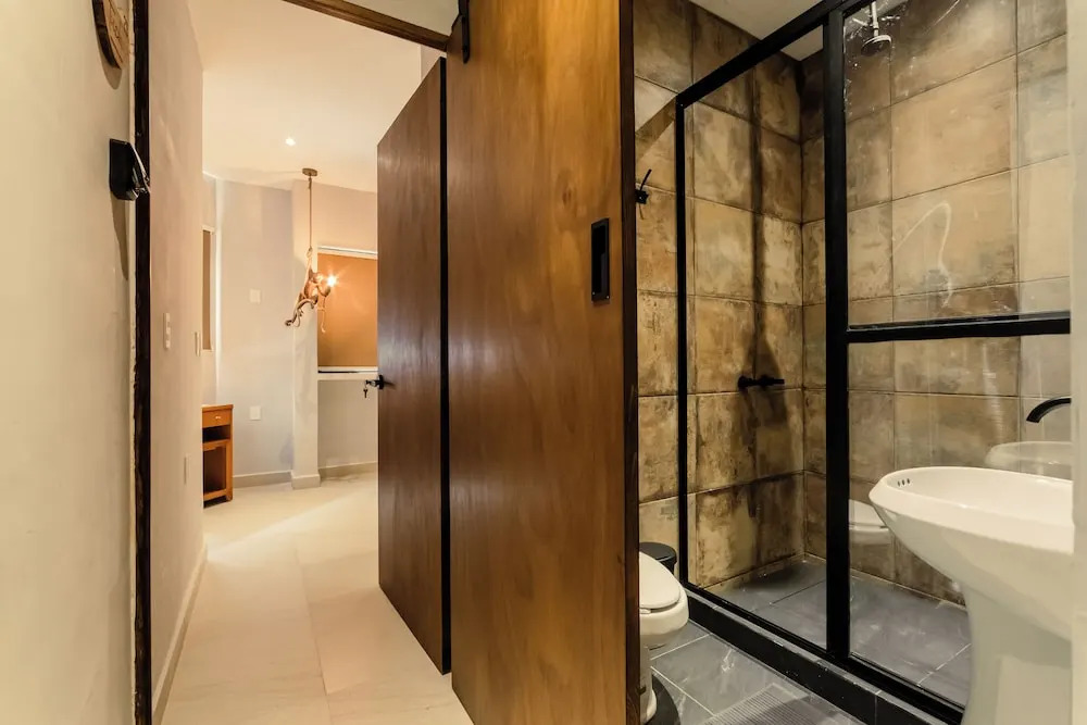 *CASA ALUXES- Guesthouse*