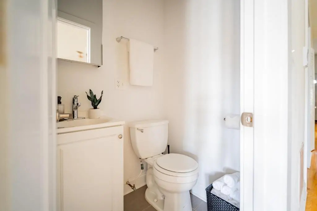 Classy 3BR 2BA Logan Square Apt with Free Parking
