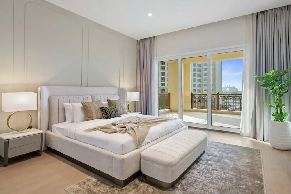 Waterfront 3BR Apt Direct Access to Nakheel Mall