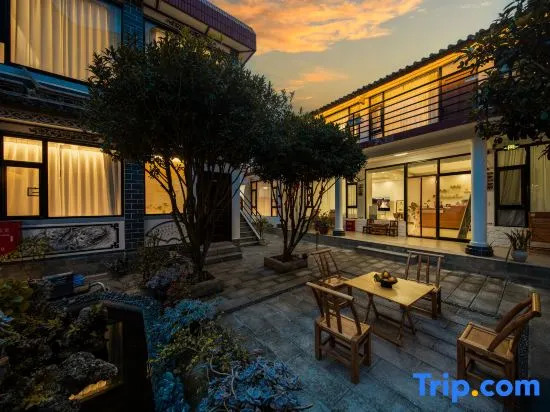 vivid courtyard of Wei Shan